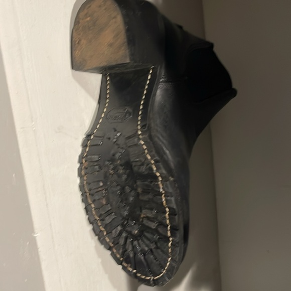 Frye Sabrina Chelsea Boots.warn once-black with black heel - Picture 3 of 3